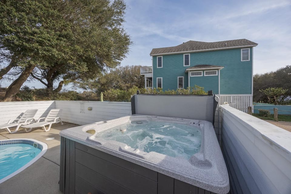 1825 - Off The Clock House in Corolla