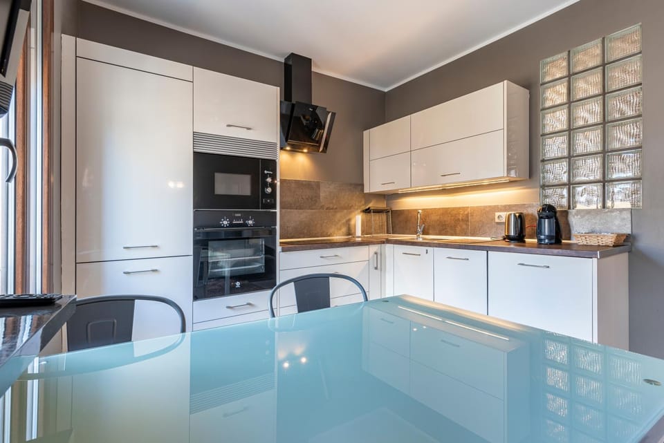 Coffee/tea facilities, Kitchen or kitchenette, Dining area, dishwasher, minibar, pet friendly, stove, toaster