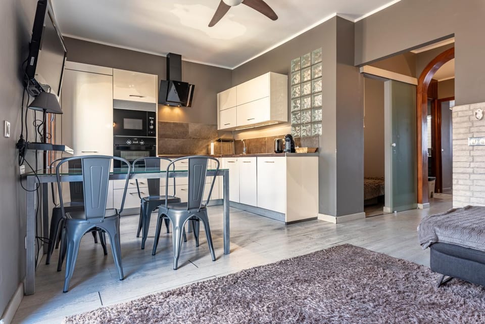 TV and multimedia, Kitchen or kitchenette, Seating area, Dining area, fireplace, minibar, pet friendly, stove