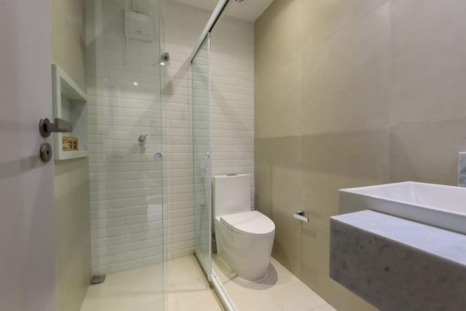 2BDRs in Copacabana 1Min from the beach|A 1480/404 Apartment in Rio de Janeiro