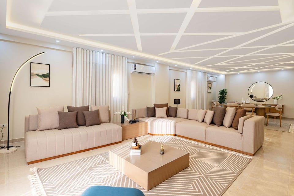 Luxury 3BR near AUC & EDNC 5 Beds Reception 247 Apartment in New Cairo City