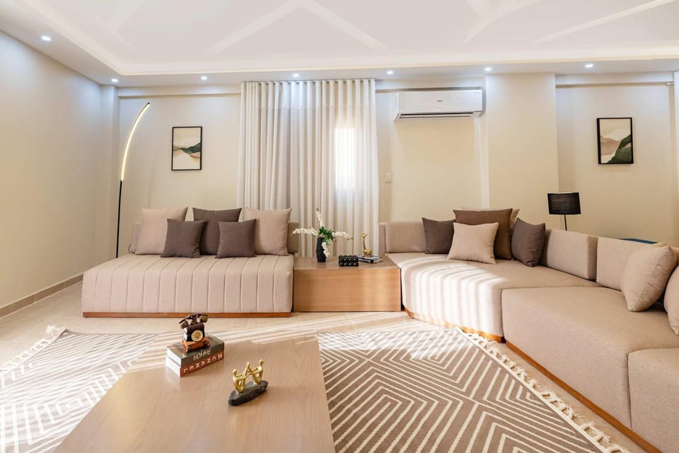 Luxury 3BR near AUC & EDNC 5 Beds Reception 247 Apartment in New Cairo City