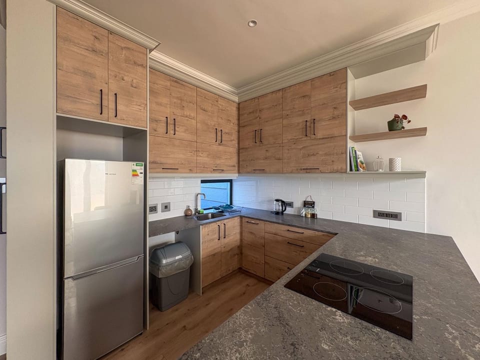 microwave, oven, stove, stove, toaster, kitchen