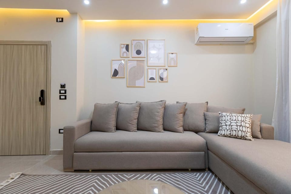 Premium 2BR - Sofa Bed - Near EDNC & AUC - Front Desk & Security 247 Apartment in New Cairo City