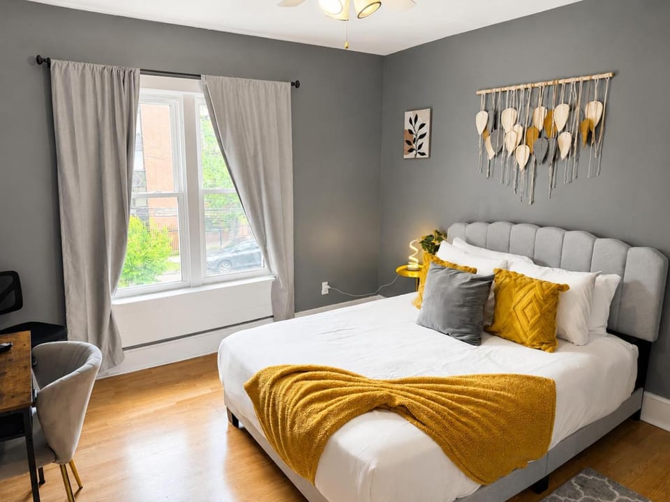 Ross Private Room near Yale, Hospitals & Downtown Vacation rental in West Haven