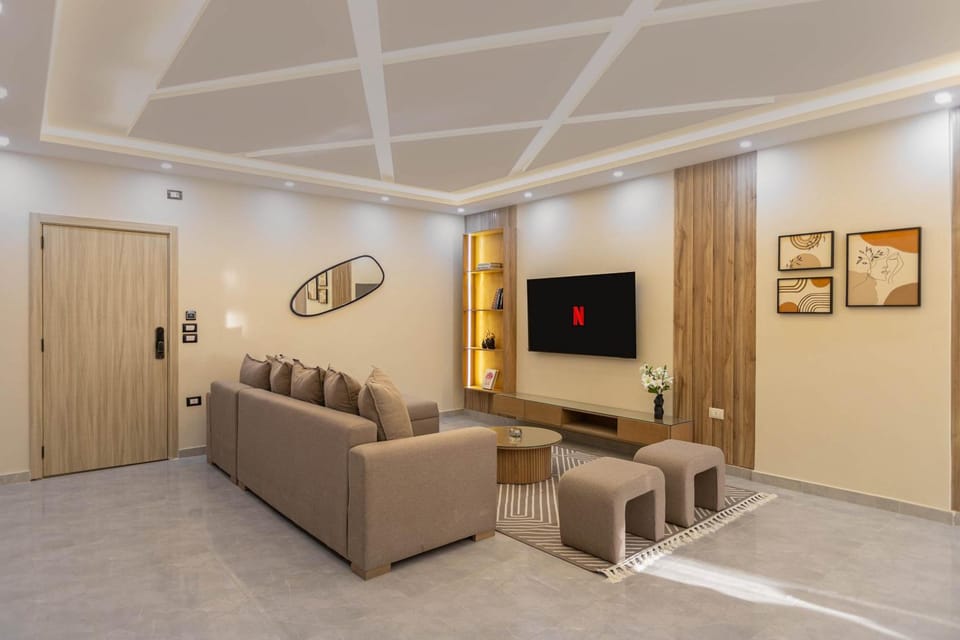 Luxury 2BR - Primary Suite with Living - 247 FrontDesk & Security Apartment in New Cairo City
