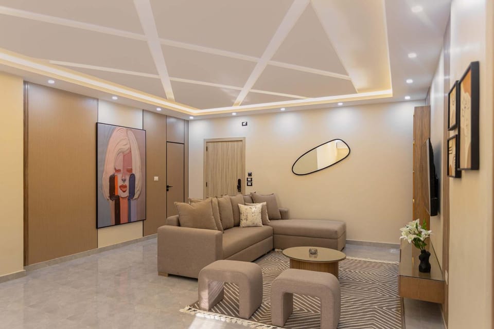 Luxury 2BR - Primary Suite with Living - 247 FrontDesk & Security Apartment in New Cairo City