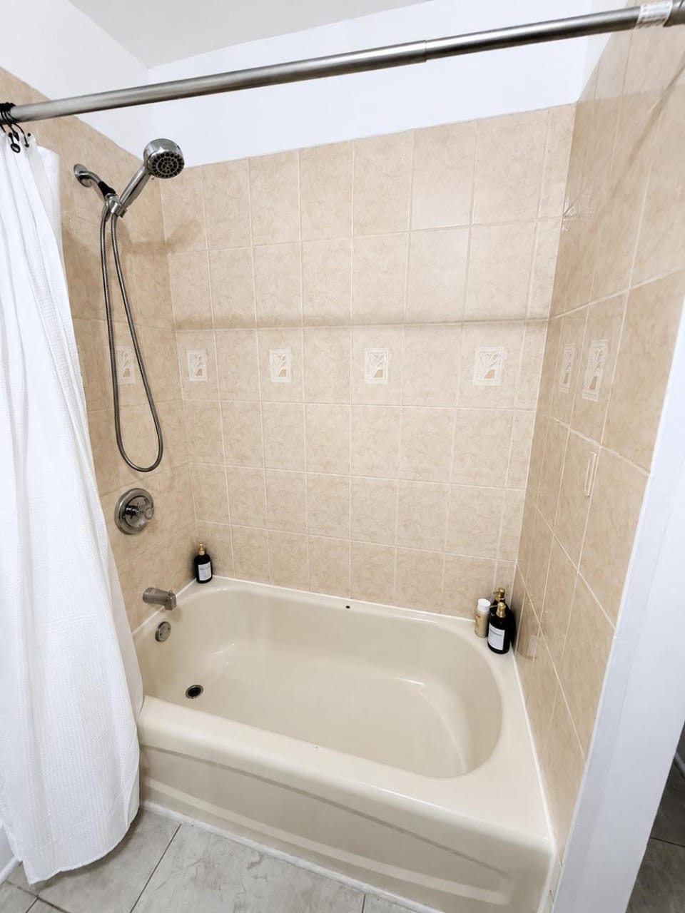 Vale Private Room near Yale, Hospitals & Downtown Vacation rental in West Haven