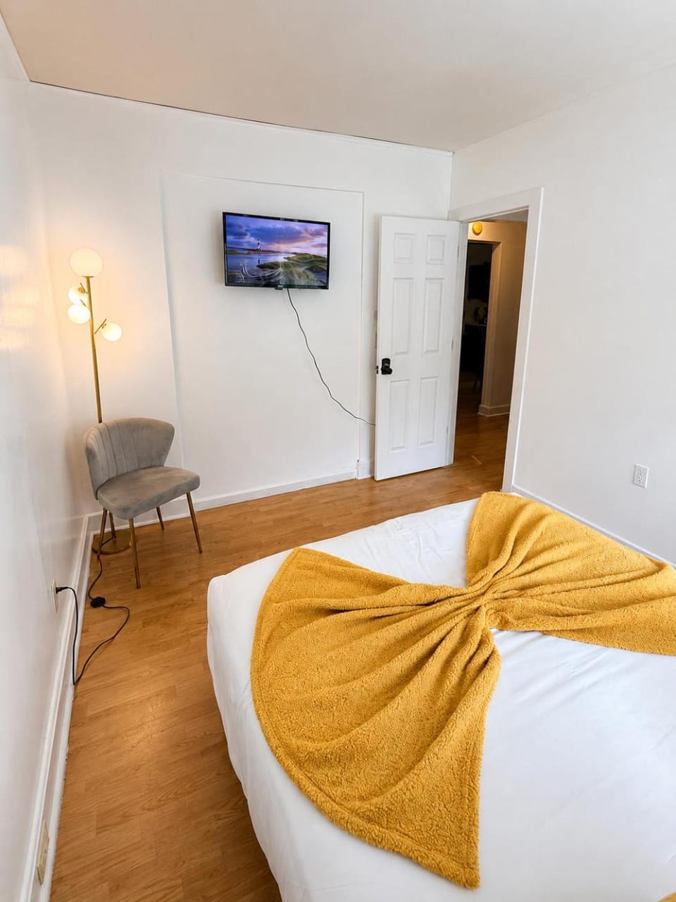Vale Private Room near Yale, Hospitals & Downtown Vacation rental in West Haven
