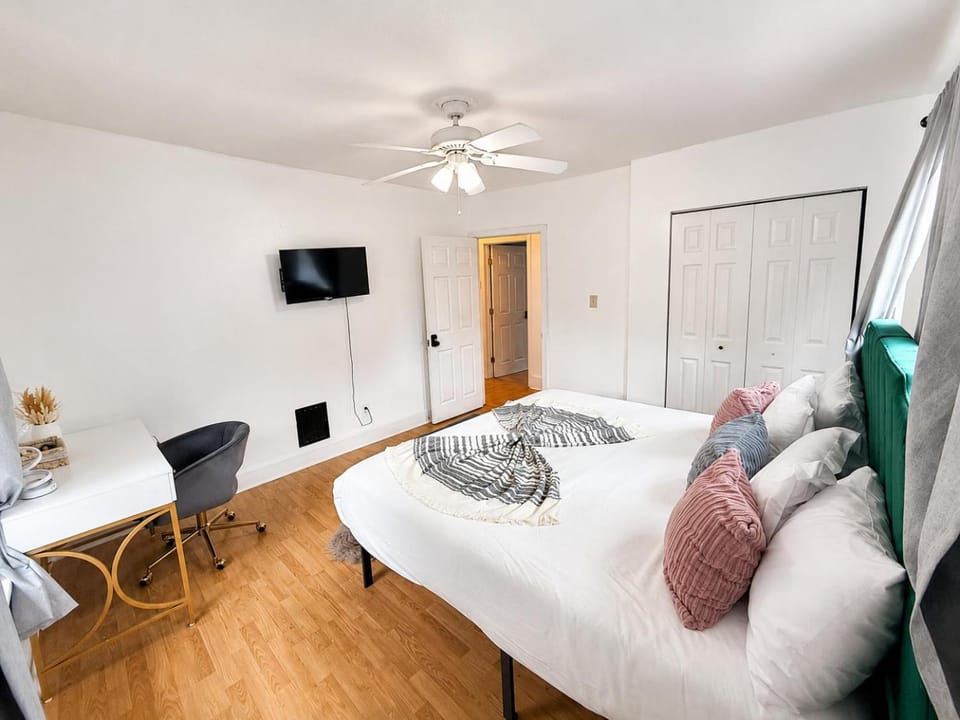 Entire 6BR House near Yale, Hospitals & Downtown House in West Haven