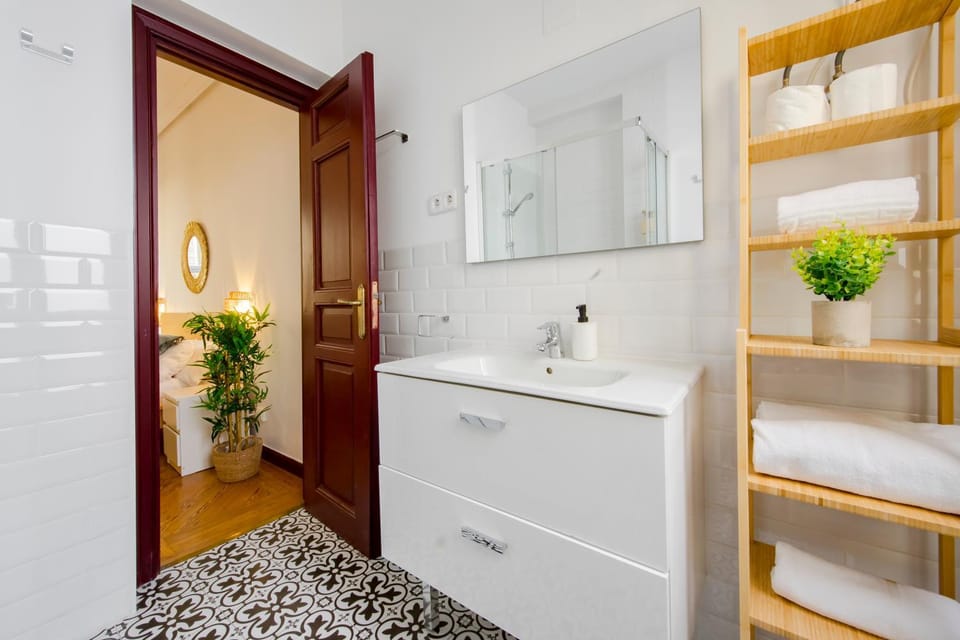 Bathroom, towels