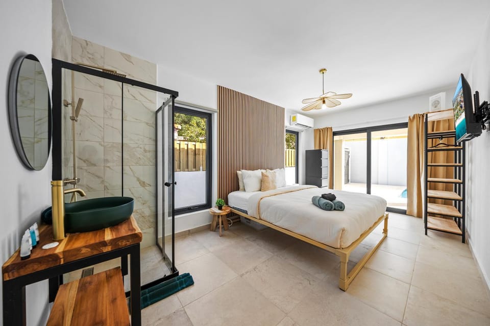 Photo of the whole room, Bedroom