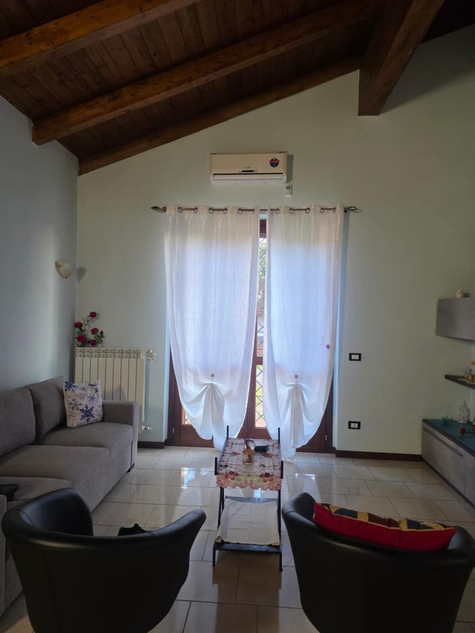 Communal lounge/ TV room, Living room, Seating area