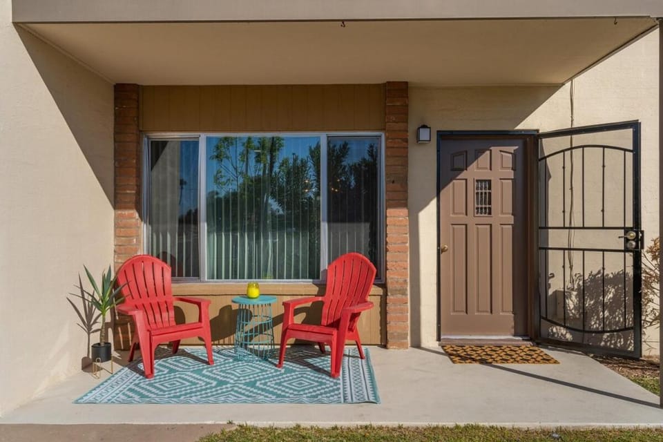 Mid-Century Stay with Pool is Walkable to Old Town and Mall Apartment in Scottsdale