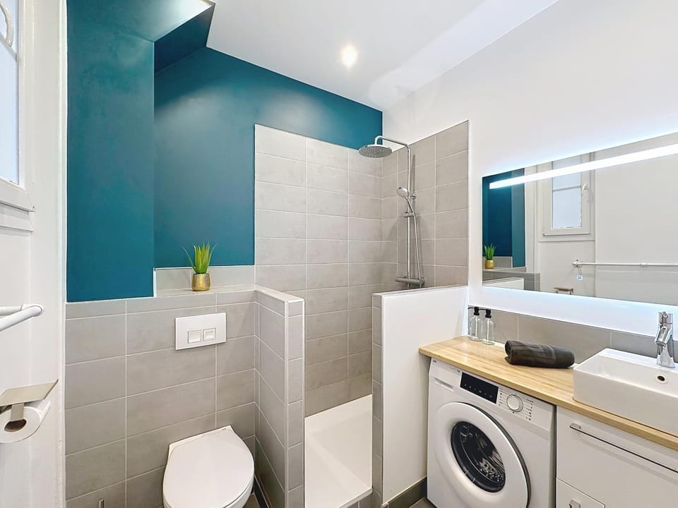 Shower, Toilet, Bathroom