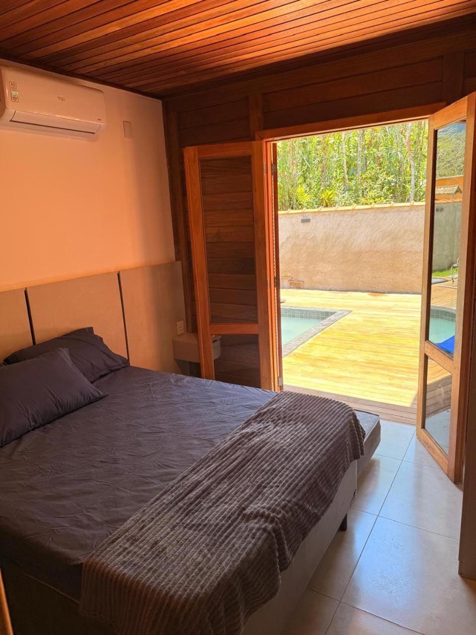 Bed, Bathroom, Bedroom, wardrobe, air conditioner