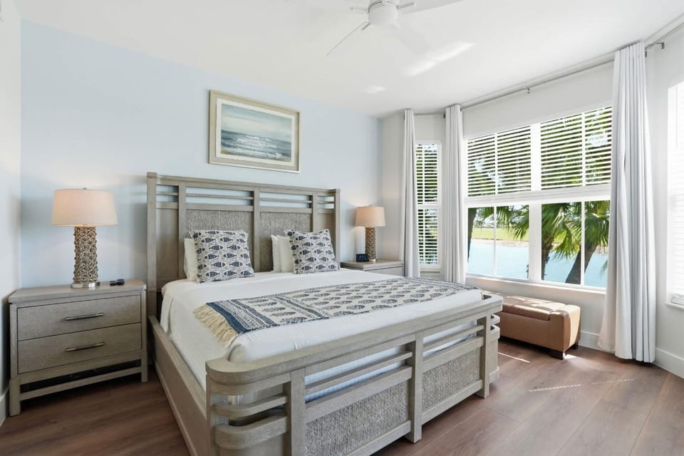 #711 - Golf and Lake View - 3 Bed - Renovated House in Lely Resort