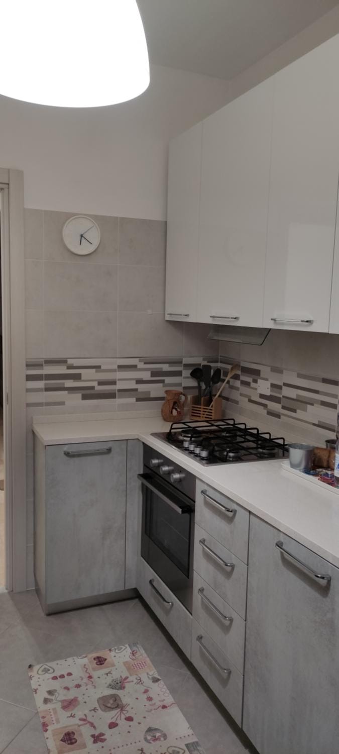 Coffee/tea facilities, Kitchen or kitchenette, dishwasher, microwave, oven, stove, washing machine