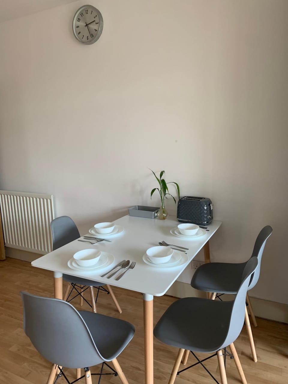 Spacious Modern 3-Bedroom Apartment with Balcony & Free Parking near City Centre Apartment in Edinburgh
