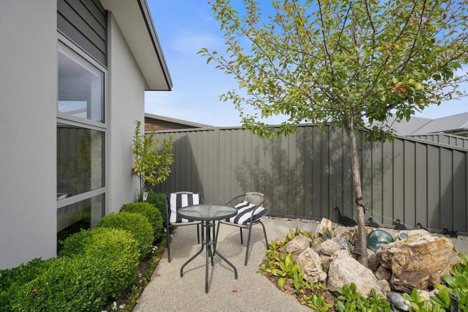 Central Otago Getaway | Modern 2-Bed Apartment in Otago