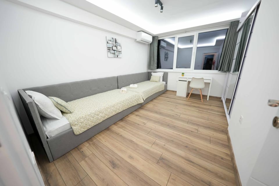 Bed, Seating area, wardrobe, air conditioner