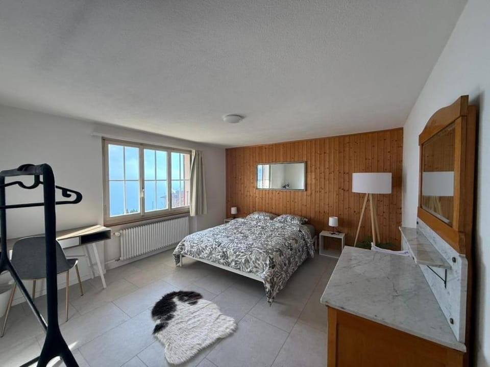 Bed, View (from property/room), Photo of the whole room, Bedroom, Lake view