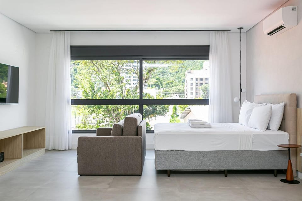 Bed, TV and multimedia, Bedroom, air conditioner