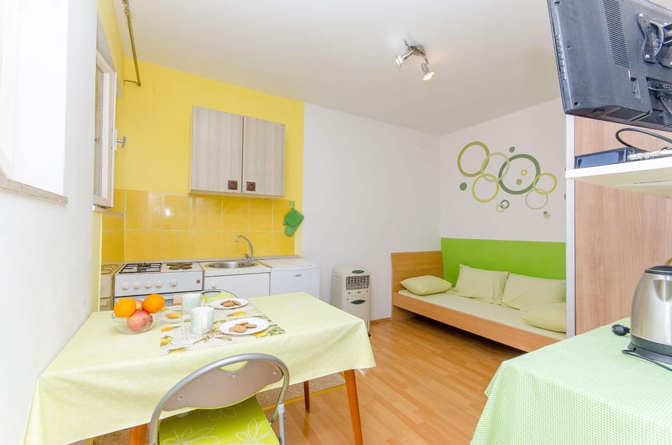Kitchen or kitchenette, Living room, Dining area