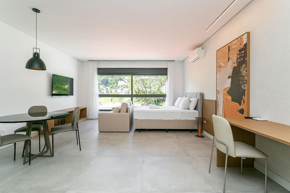 Bed, TV and multimedia, Living room, Photo of the whole room, Dining area, Bedroom