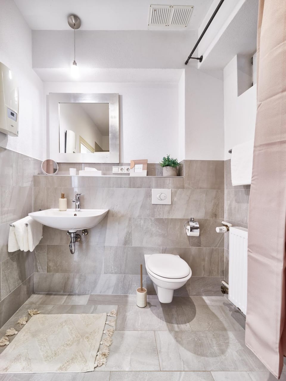 Shower, Toilet, Bathroom, towels