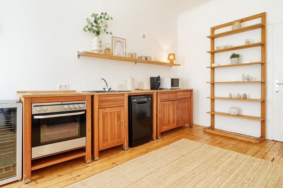 Kitchen or kitchenette, oven, stove