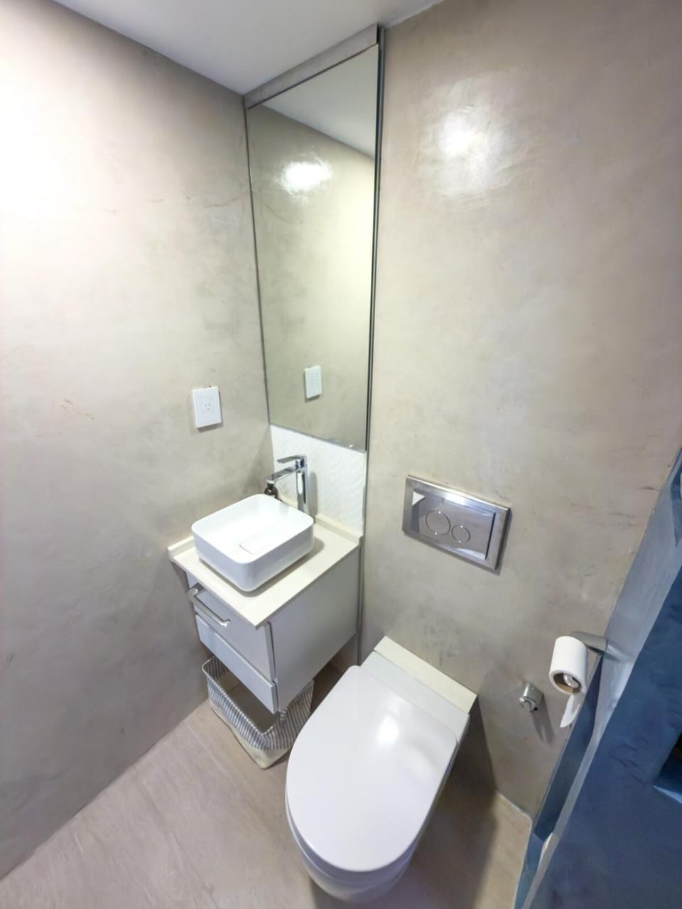 Toilet, Bathroom, towels