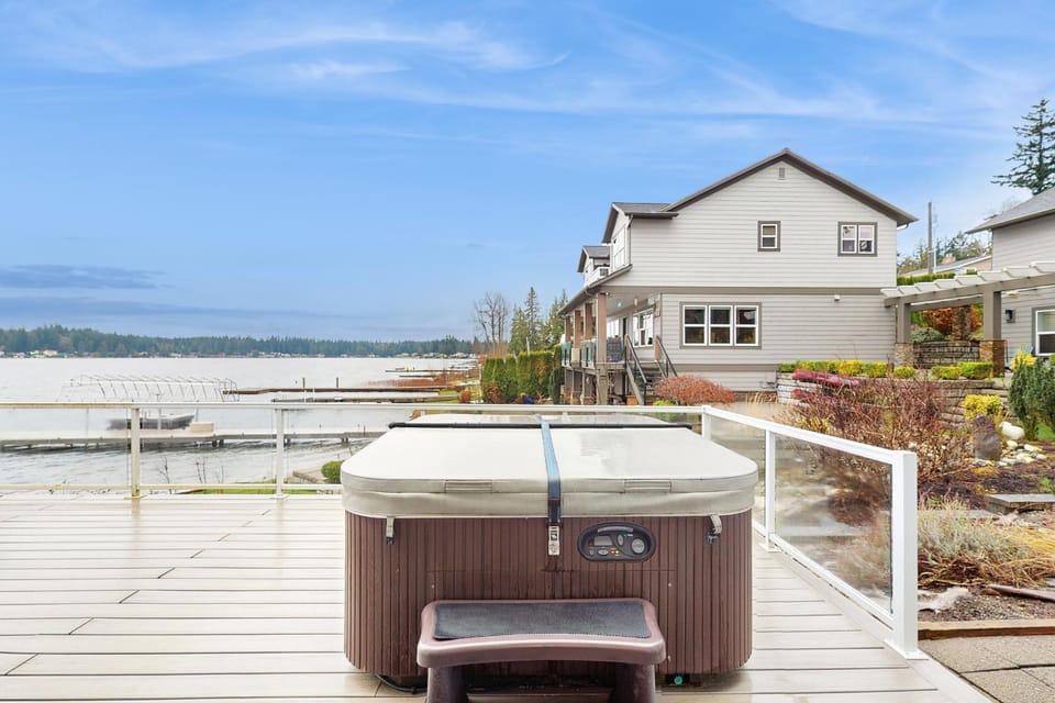 Ladybug Landing House in Lake Goodwin