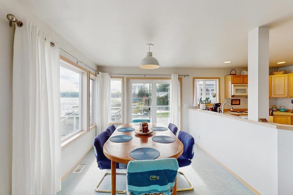 Ladybug Landing House in Lake Goodwin