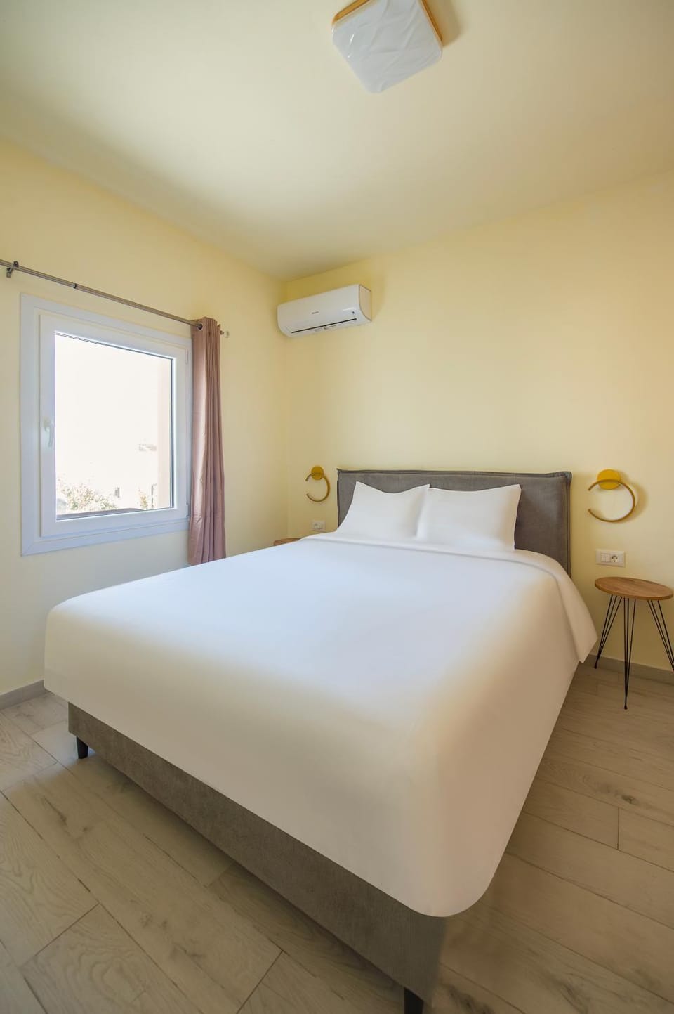 Bed, Bedroom, air conditioner