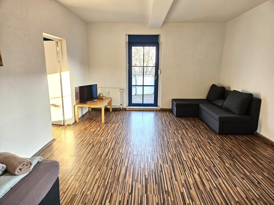 Communal lounge/ TV room, TV and multimedia, Living room, Seating area