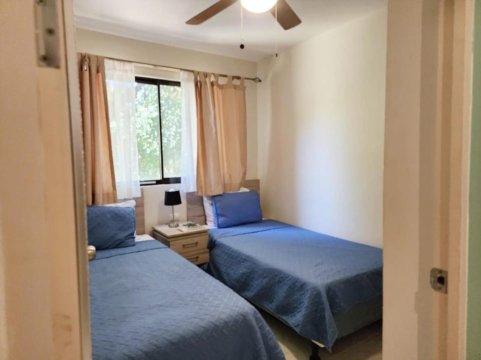 Tropical 2nd floor Condo with Rooftop House in Coco