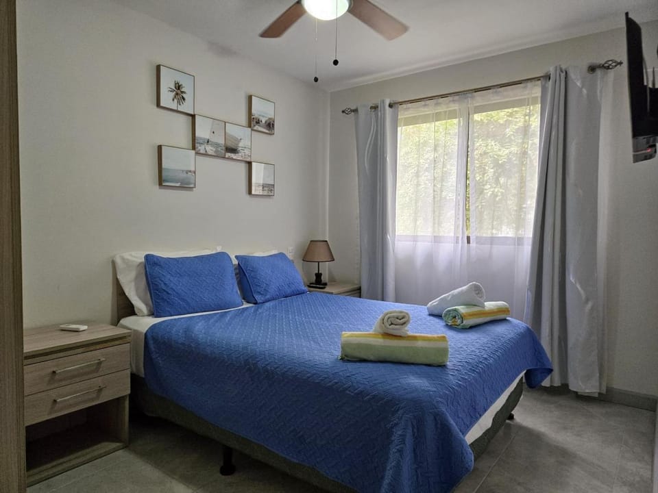 Tropical 2nd floor Condo with Rooftop House in Coco