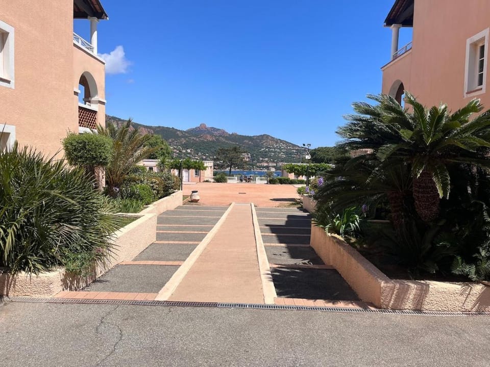 Appartement vue mer Clim 4 à 5 couchage ne s Apartment in Saint-Raphael