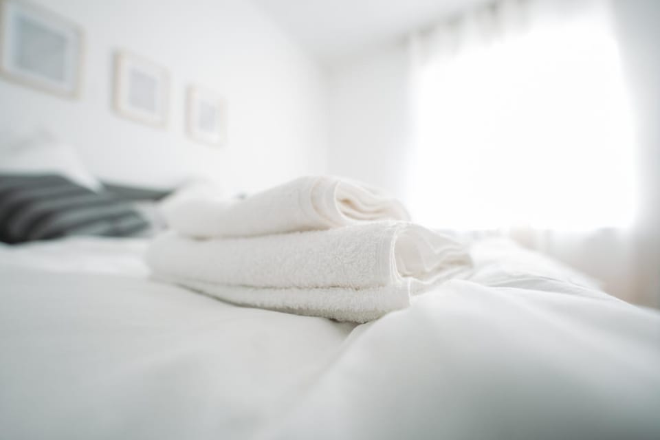 Bedroom, towels