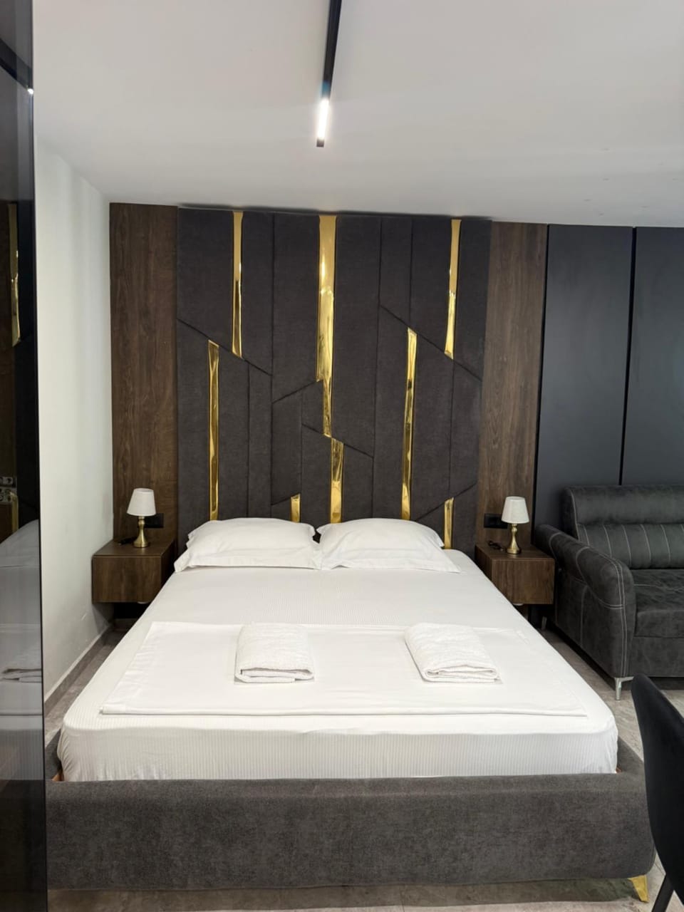 Black & Velvet Luxury Studio 21 Dhjetori, Tirana Apartment in Tirana