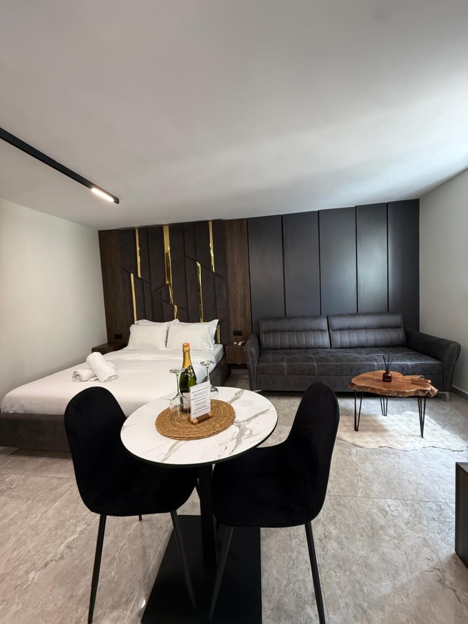 Black & Velvet Luxury Studio 21 Dhjetori, Tirana Apartment in Tirana