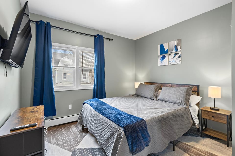Modern 3BR, Private Parking, 30 Minutes to NYC, World Cup Apartment in East Orange