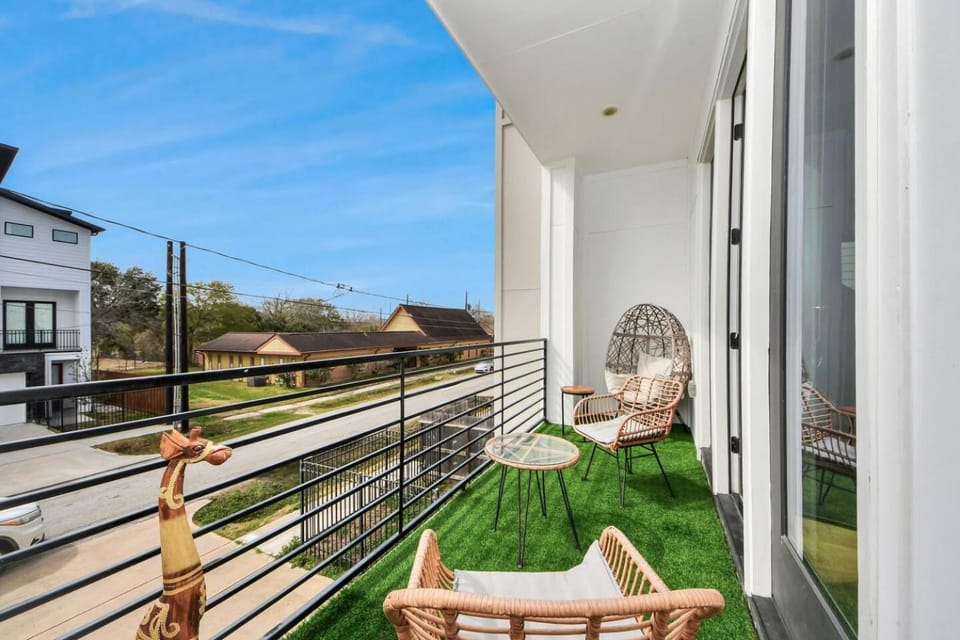 View (from property/room), Balcony/Terrace, Seating area