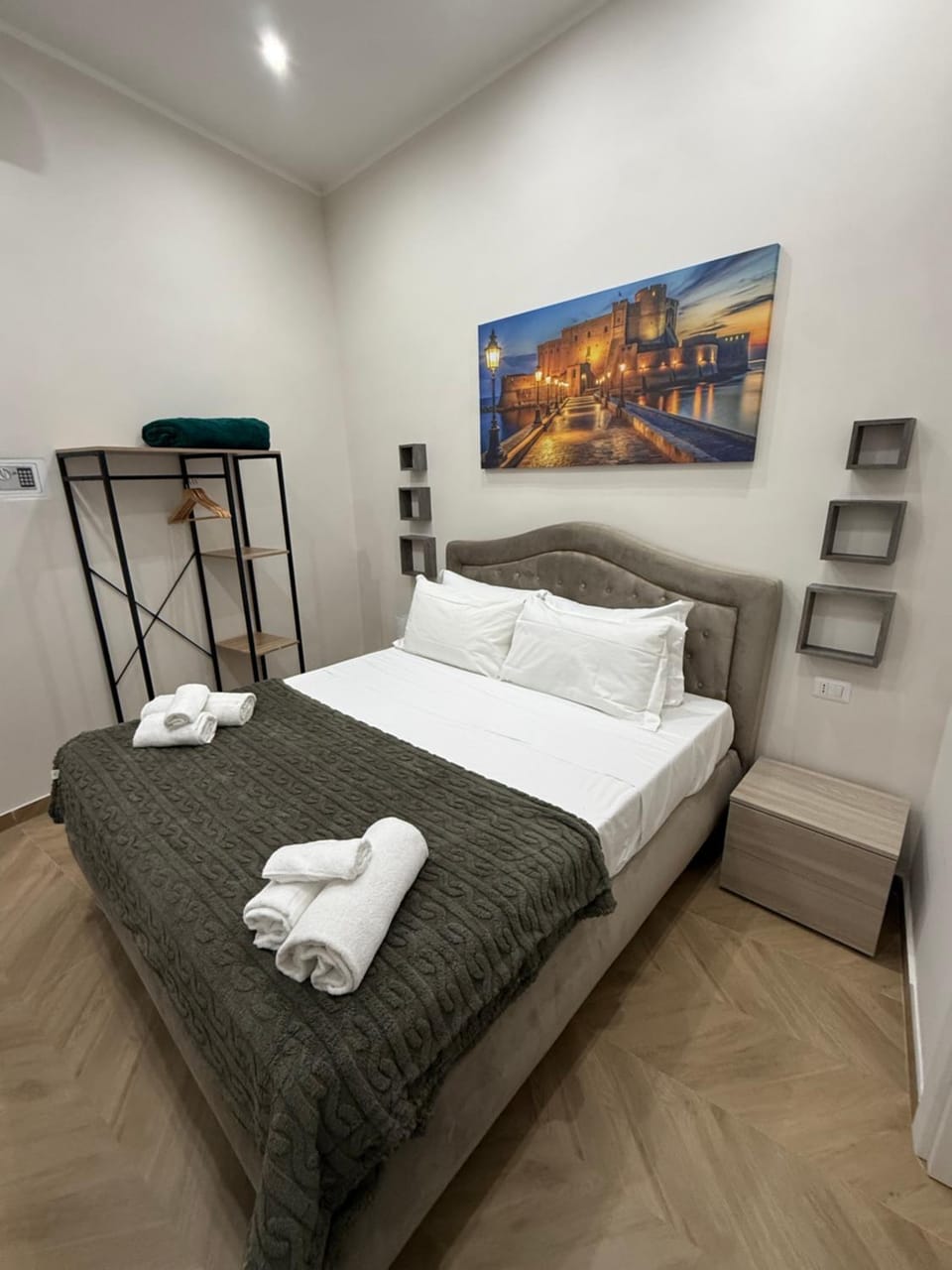 Bedroom, towels