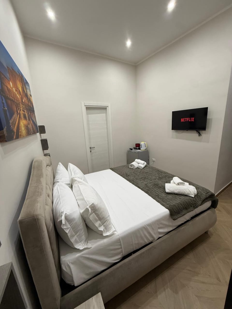 Bed, Photo of the whole room