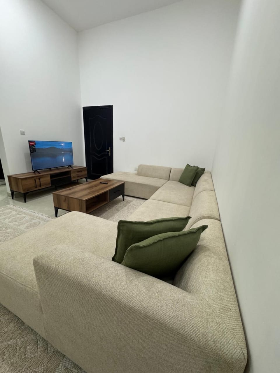 Communal lounge/ TV room, TV and multimedia, Living room, Seating area, Evening entertainment