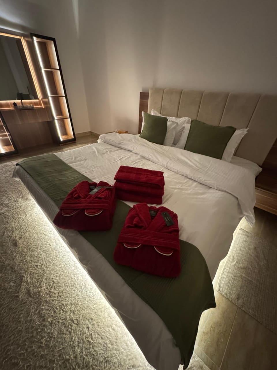 Bed, Photo of the whole room, Bedroom, towels
