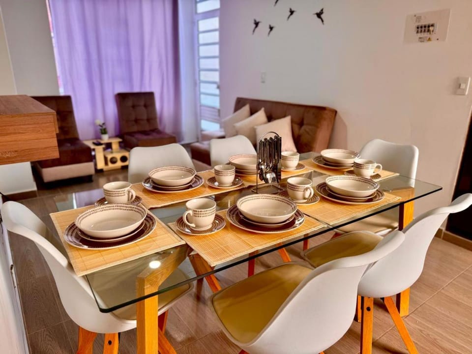 Living room, Food and drinks, Seating area, Dining area, Food