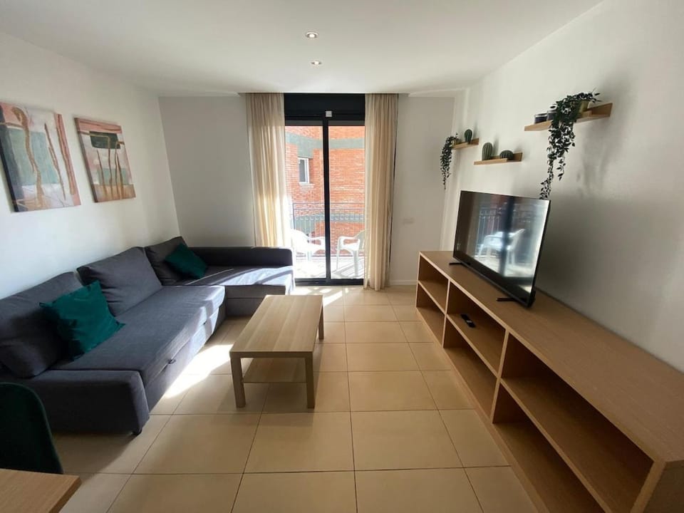 Koyo Suite - Modern Apartment with Parking and Swimming Pool for 6p Apartment in Lloret de Mar